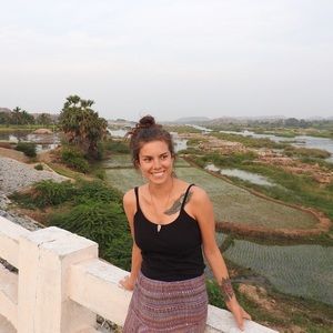 Meet your Posher, Caitlin